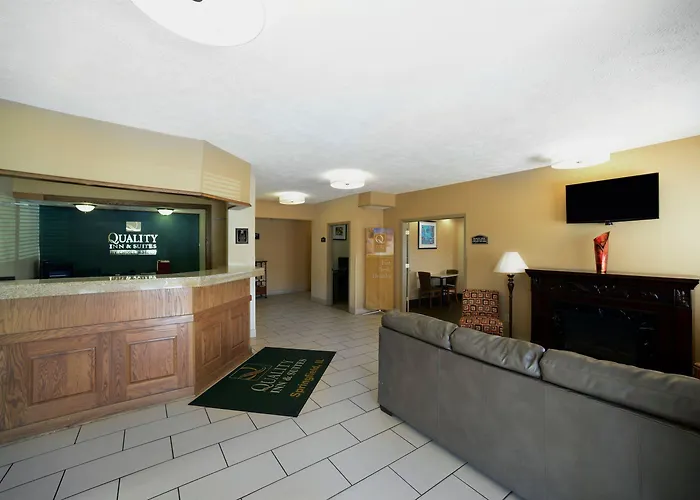 Quality & Southwest Near I-72 Hotel 4*
