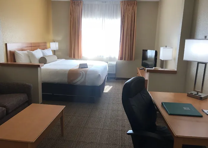Quality & Southwest Near I-72 Hotel 4*