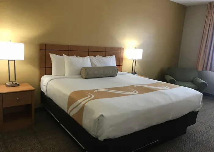 Quality & Southwest Near I-72 Hotel 4*