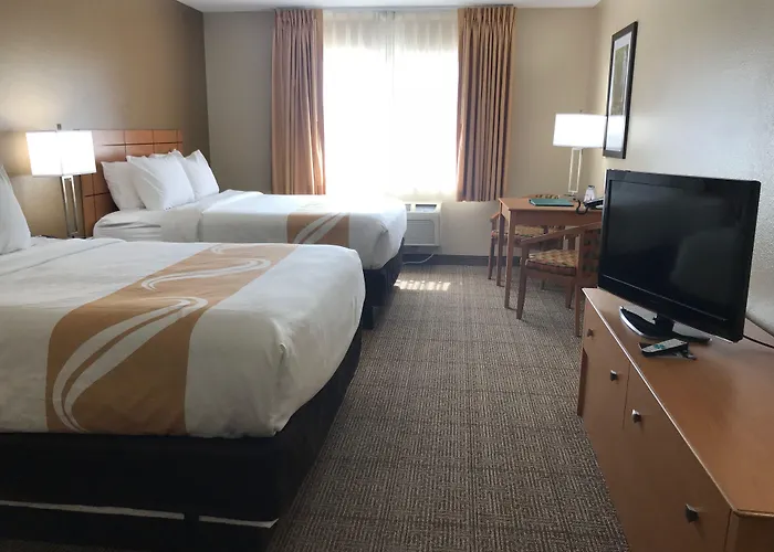 Quality & Southwest Near I-72 Hotel 4*
