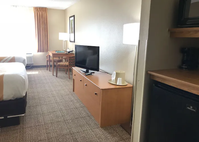 Hotel Quality & Southwest Near I-72 4*