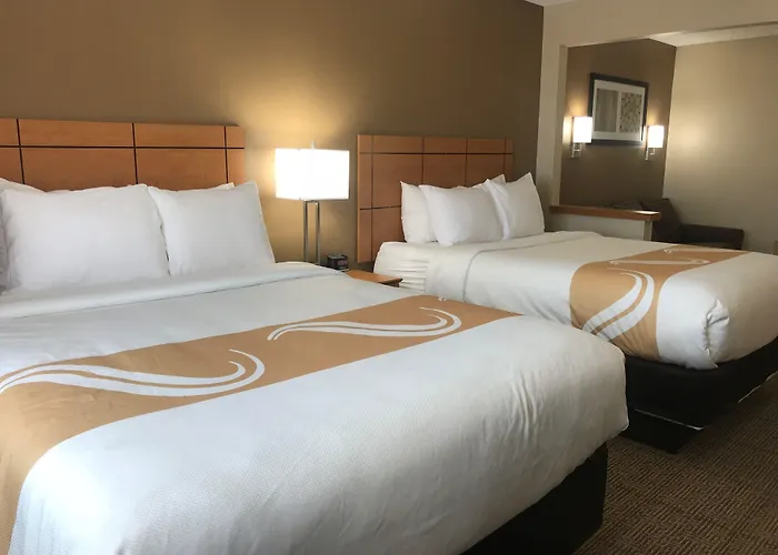 Quality & Southwest Near I-72 Hotel 4*
