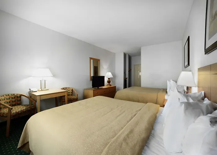 Hotel Quality & Southwest Near I-72 4*