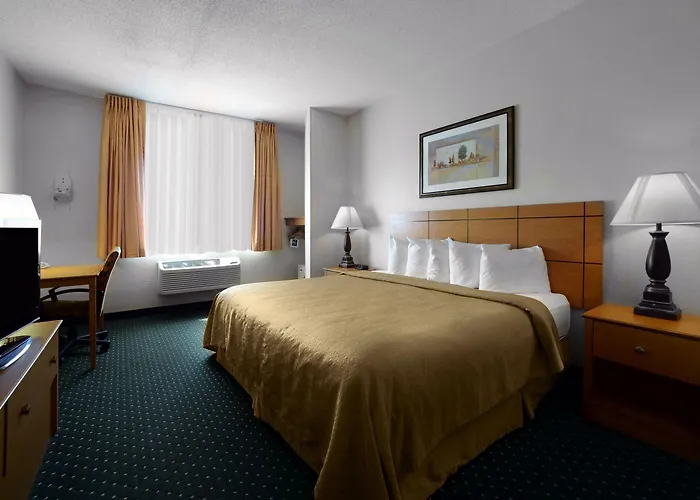Hotel Quality & Southwest Near I-72