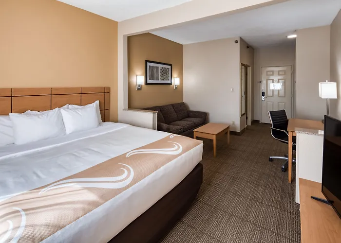 Hotel Quality & Southwest Near I-72