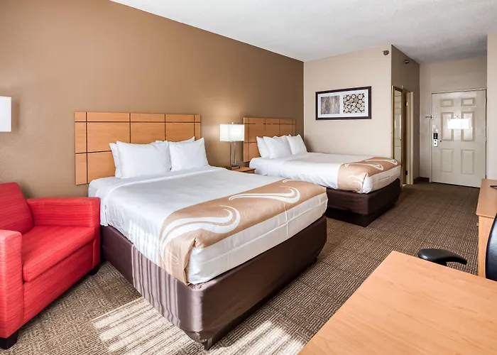 Hotel Quality & Southwest Near I-72