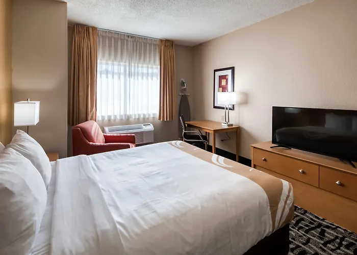 Quality & Southwest Near I-72 Hotel 4*