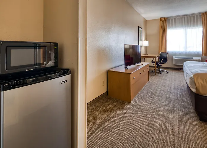 Quality & Southwest Near I-72 Hotel