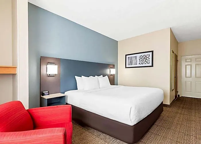 Hotel Quality & Southwest Near I-72
