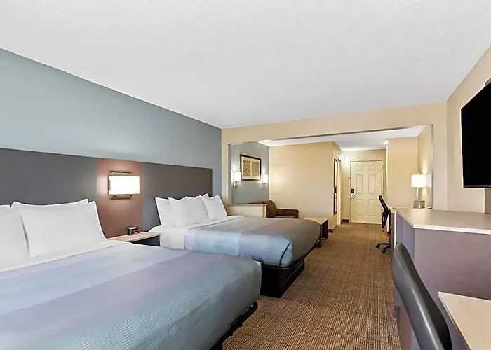 Hotel Quality & Southwest Near I-72 4*