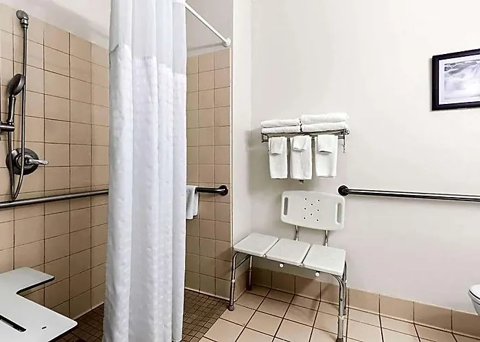 Hotel Quality & Southwest Near I-72