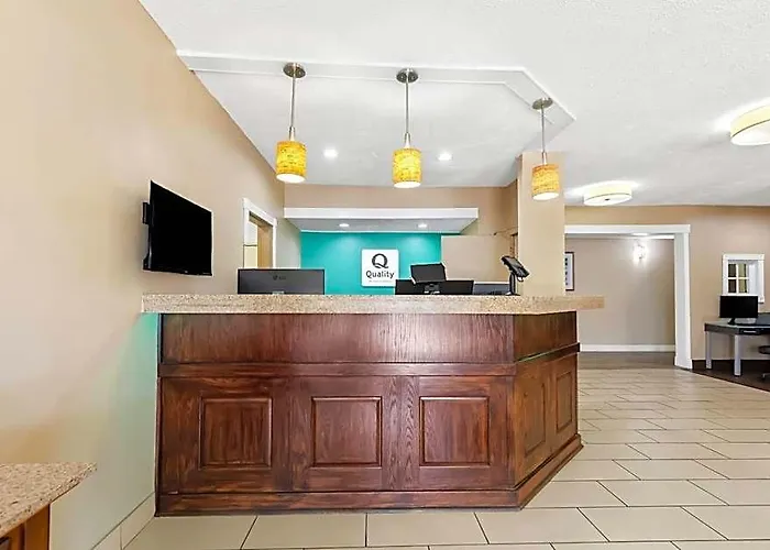 Quality & Southwest Near I-72 Hotel 4*