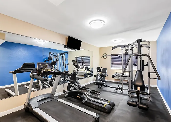 Quality & Southwest Near I-72 Hotel 4*