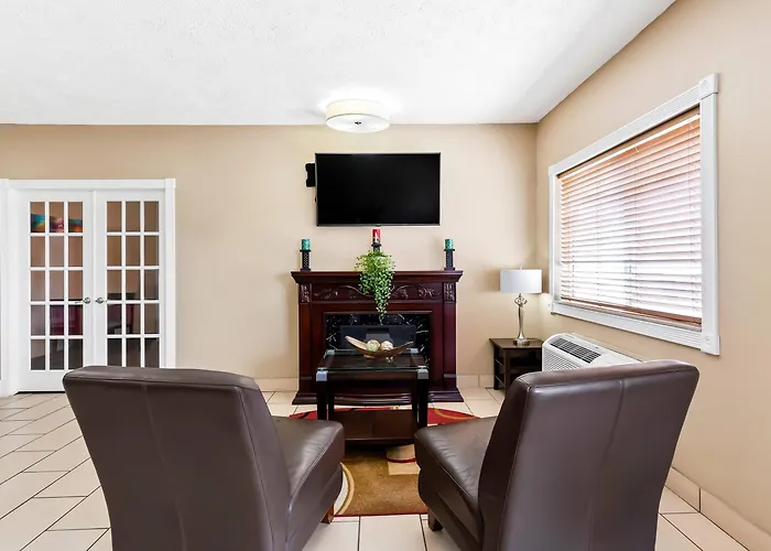 Quality & Southwest Near I-72 Hotel 4*